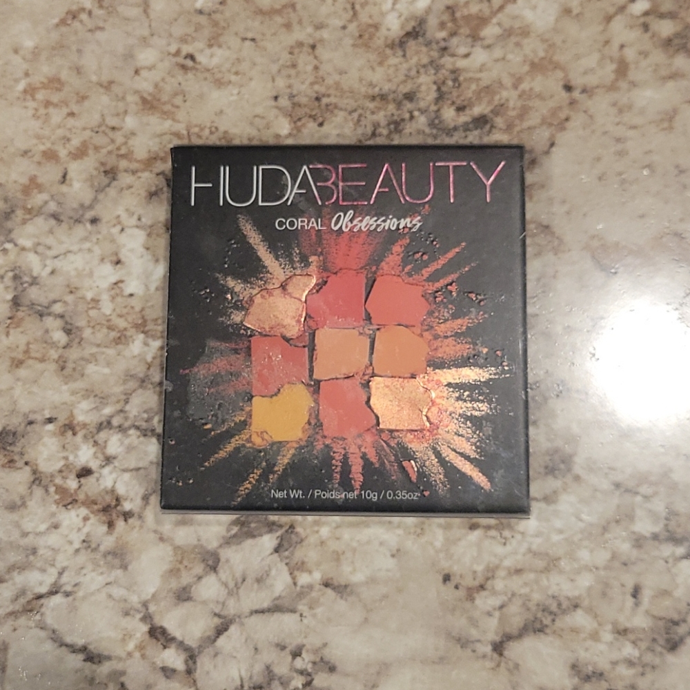 Huda Beauty small eyeshadow pallet